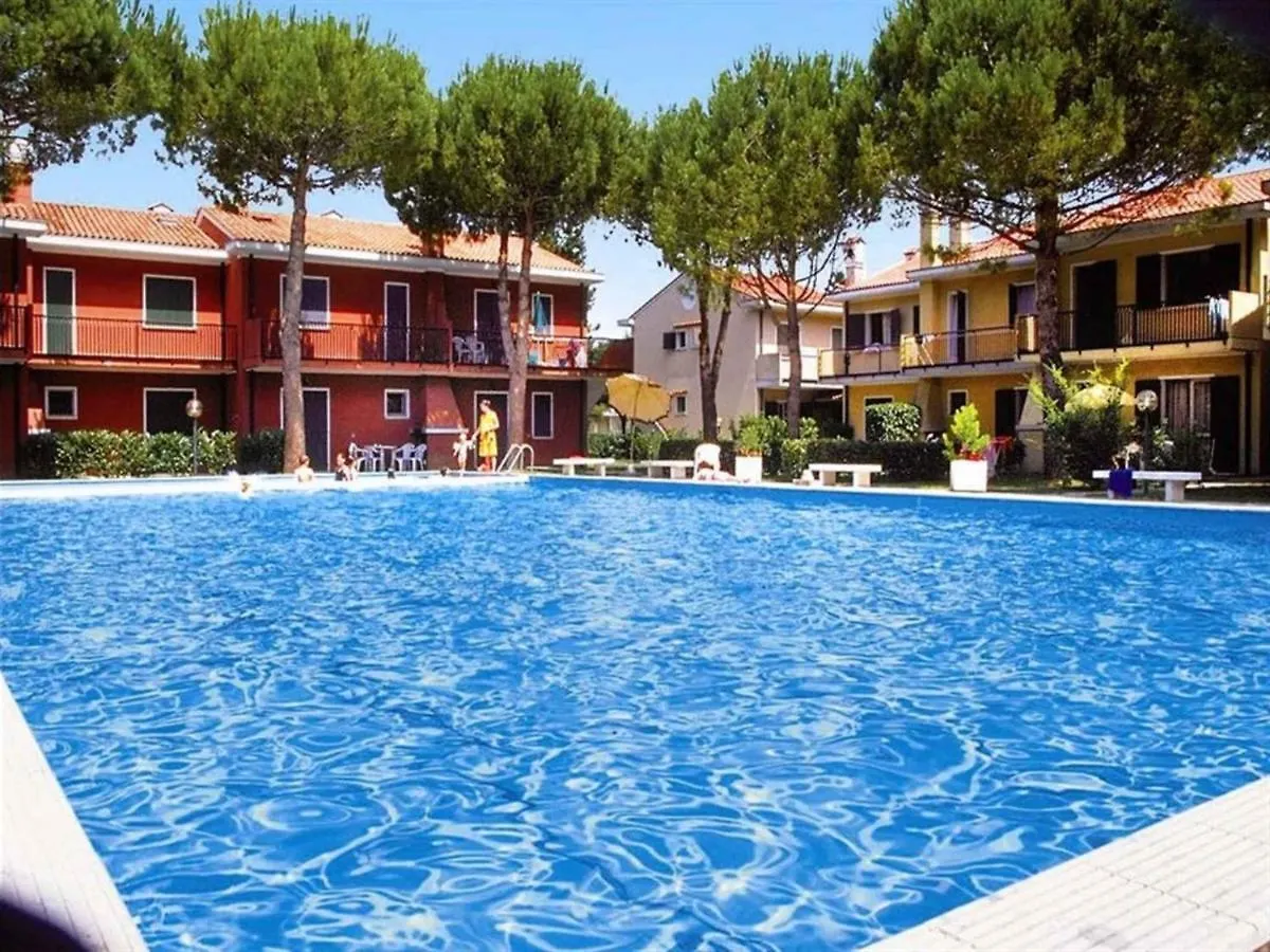 House And Apt In Bibione 38402