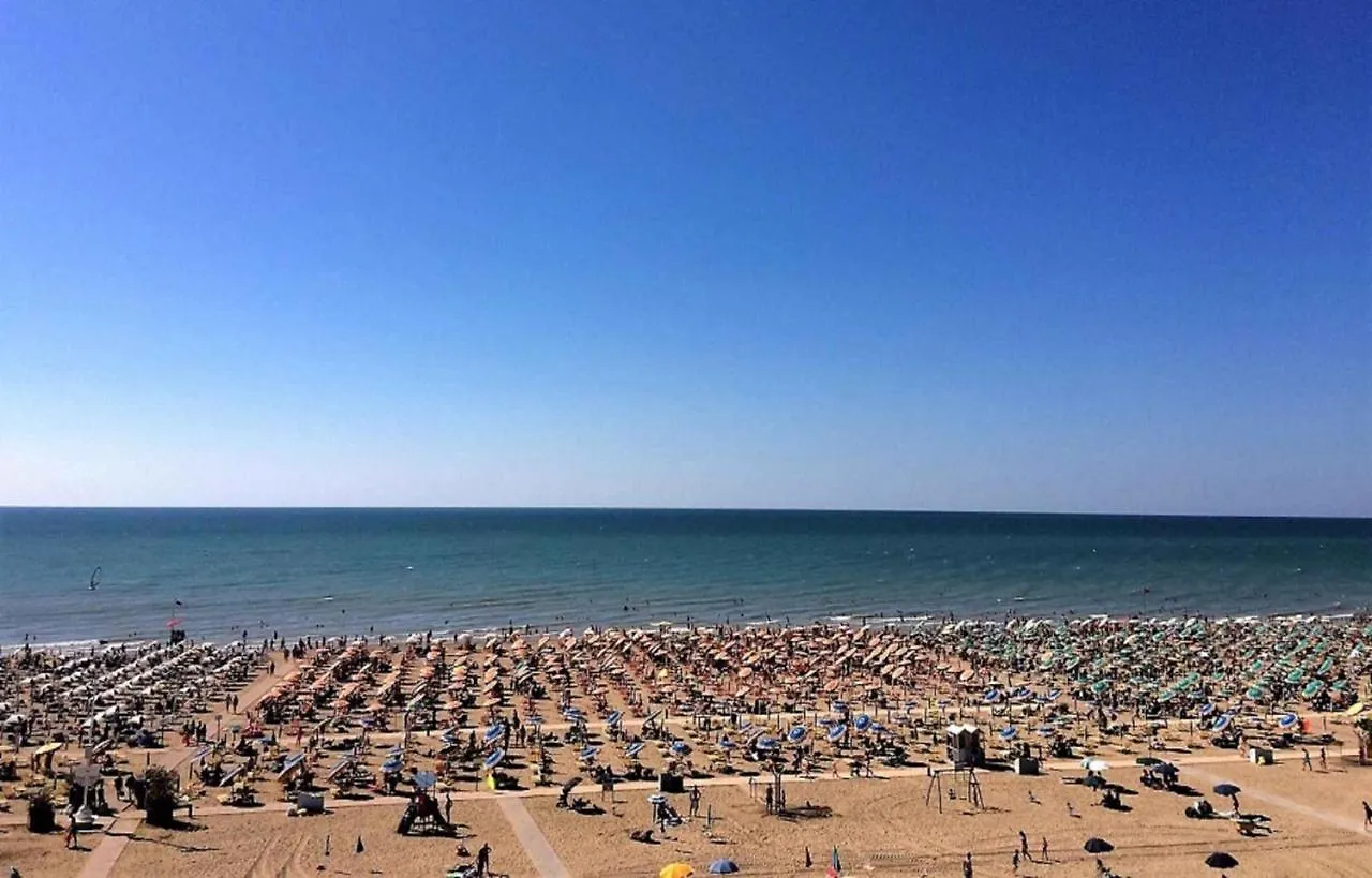House And Apt In Bibione 38402
